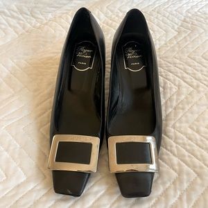 Roger Vivier Belle Buckle Pumps in Leather